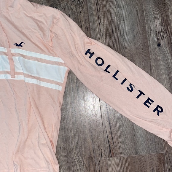 Hollister Long Sleeve - Picture 2 of 3